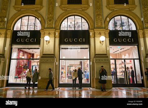 outlet gucci vicino milano|gucci outlet milan online.